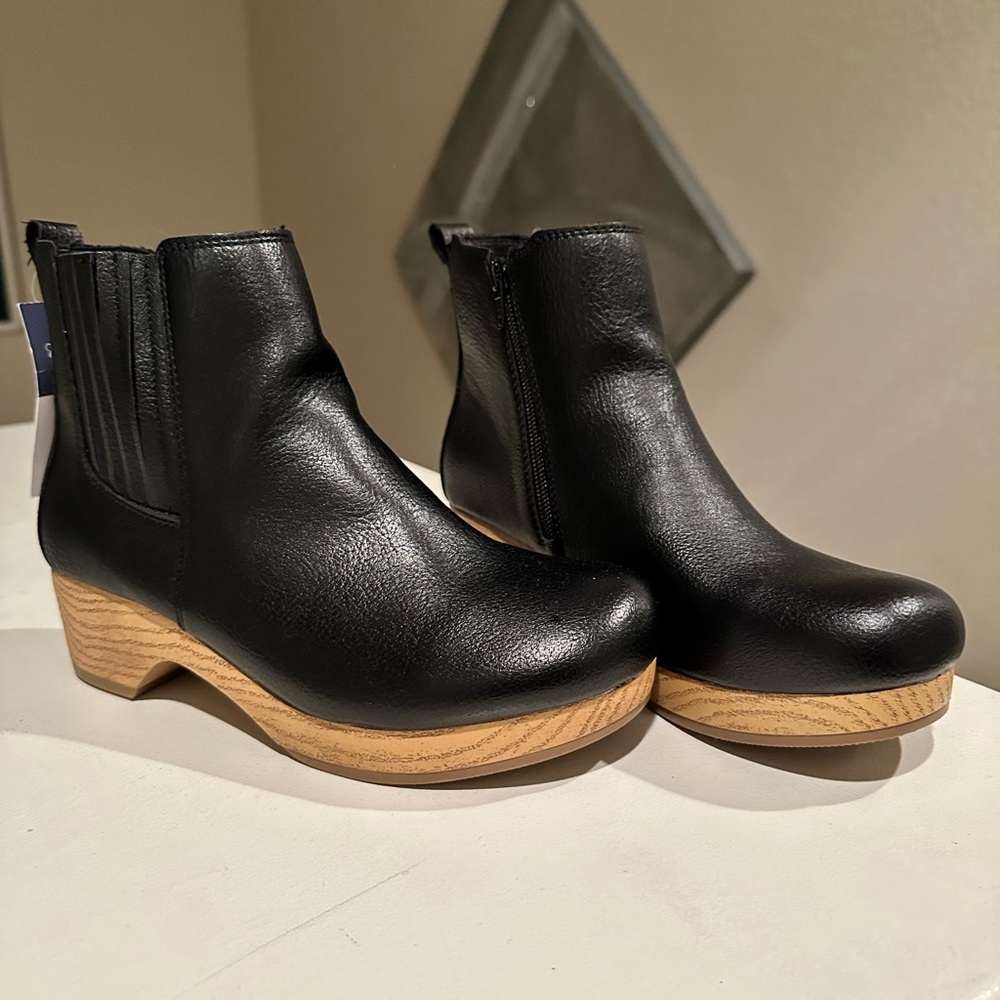 NEW Universal Threads Black boots size 81/2
